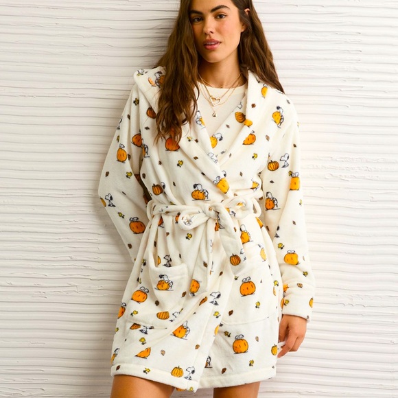 American Eagle Outfitters Other - 🍨🧡 American Eagle Snoopy Cozy Bath Robe 🍨🎃